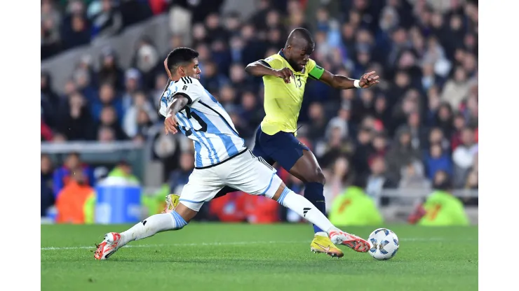 BUENOS AIRES, ARGENTINA - SEPTEMBER 07: Cristian Romero of Argentina and Enner Valencia of Ecuador compete for the ball during the FIFA World Cup 2026 Qualifier match between Argentina and Ecuador at Estadio Más Monumental Antonio Vespucio Liberti on September 07, 2023 in Buenos Aires, Argentina. (Photo by Marcelo Endelli/Getty Images)
