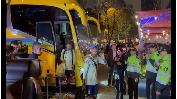 Hinchas Peruanos ovacionan llegada de Brasil y Neymar Jr.