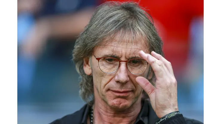 PORTO ALEGRE, BRAZIL - JUNE 15: Ricardo Gareca head coach of Peru gestures during the Copa America Brazil 2019 Group A match between Venezuela and Peru during at Arena do Gremio stadium on June 15, 2019, in Porto Alegre, Brazil. (Photo by Alessandra Cabral/Getty Images)
