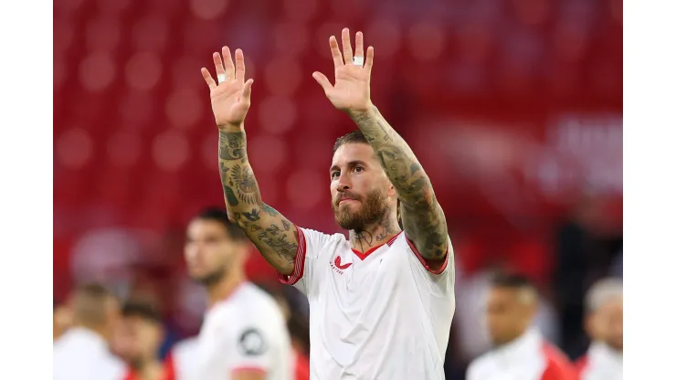 Sevilla salió del descenso en el debut de Sergio Ramos