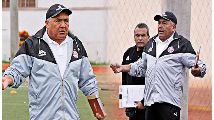 DT peruano llama estafadores a técnicos extranjeros