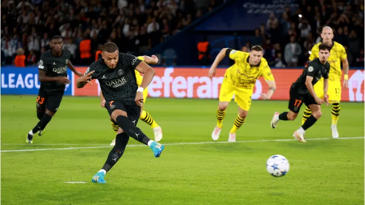 Mbappé abrió el marcador de penal. 
