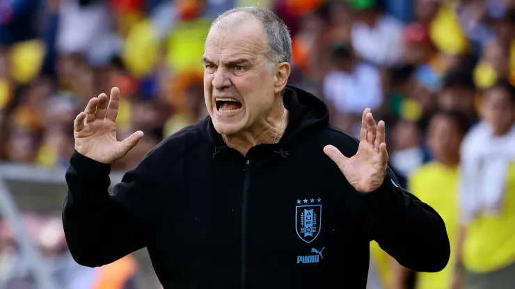 Bielsa había indicado que su ayudante ser haría cargo del equipo, pero en  la AUF no les convence esta opción
