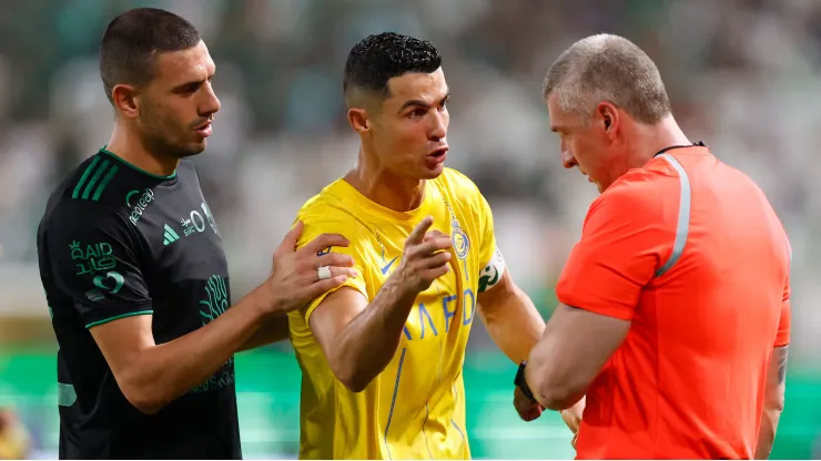 CR7 se calentó con el arbitro brasileño por sus polémicos cobros. 
