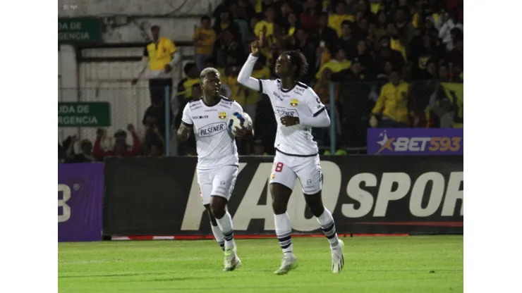 Cuenca.Ecuador 24 de septiembre del 2023 En la noche  de hoy en el estadio Alejandro Serrano Aguilar el D.Cuenca recibe al Barcelona S.C por la fecha 7ma fecha de la segunda etapa del  campeonato nacional de futbol LigaPro Bet593 2023.<br />
foto Boris Romoleroux/API.
