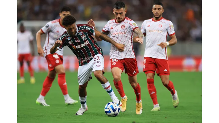 Fluminense, con uno menos, logró empatar sobre el final ante Inter de Porto Alegre.
