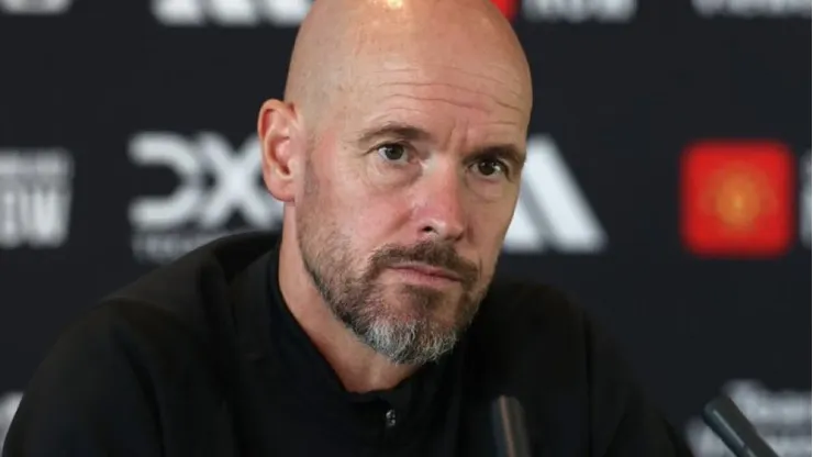 Erik ten hag en conferencia de prensa
