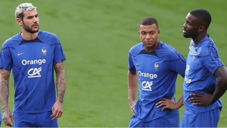 Mbappé no llegó al último entrenamiento, pero igual sería titular ante Países Bajos. 
