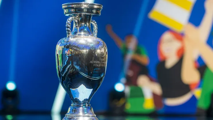 Trofeo de la Eurocopa 2024.
