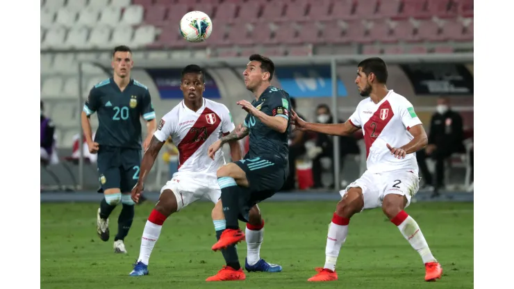 LIMA, PERU - NOVEMBER 17: Lionel Messi of Argentina fights for the ball with Pedro Aquino of Peru during a match between Peru and Argentina as part of South American Qualifiers for World Cup FIFA Qatar 2022 at Estadio Nacional de Lima on November 17, 2020 in Lima, Peru. (Photo by Sebastian Castaneda-Pool/Getty Images)
