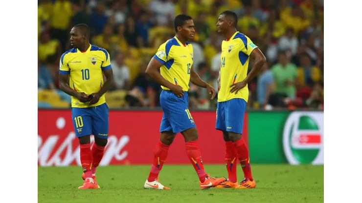 RIO DE JANEIRO, BRAZIL - JUNE 25: Antonio Valencia of Ecuador (C) is sent off with a red card as teammates Walter Ayovi (L) and Oswaldo Minda look on during the 2014 FIFA World Cup Brazil Group E match between Ecuador and France at Maracana on June 25, 2014 in Rio de Janeiro, Brazil.  (Photo by Julian Finney/Getty Images)
