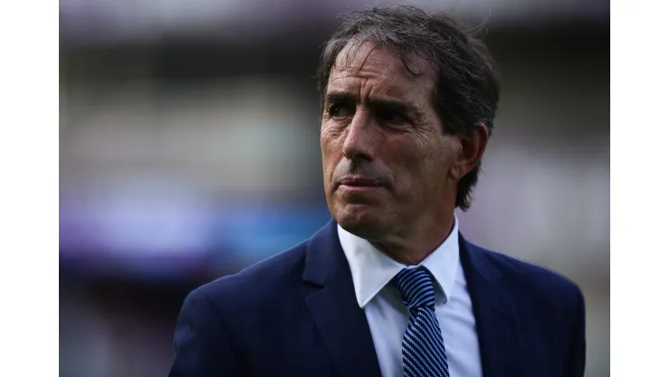 MAZATLAN, MEXICO - JUNE 30: Guillermo Almada coach of Pachuca gestures prior the 1st round match between Mazatlan FC and Pachuca as part of the Torneo Apertura 2023 Liga MX at Kraken Stadium on June 30, 2023 in Mazatlan, Mexico. (Photo by Sergio Mejia/Getty Images)
