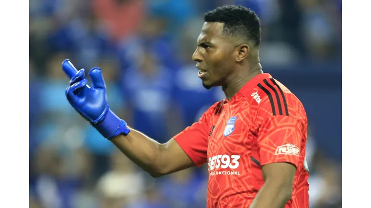 GUAYAQUIL, ECUADOR - JUNE 28: Pedro Ortíz goalkeeper of Emelec gestures after a round of sixteen first leg match between Emelec and Atletico Mineiro as part of Copa CONMEBOL Libertadores 2022 at George Capwell Stadium on June 28, 2022 in Guayaquil, Ecuador. (Photo by Franklin Jacome/Getty Images)
