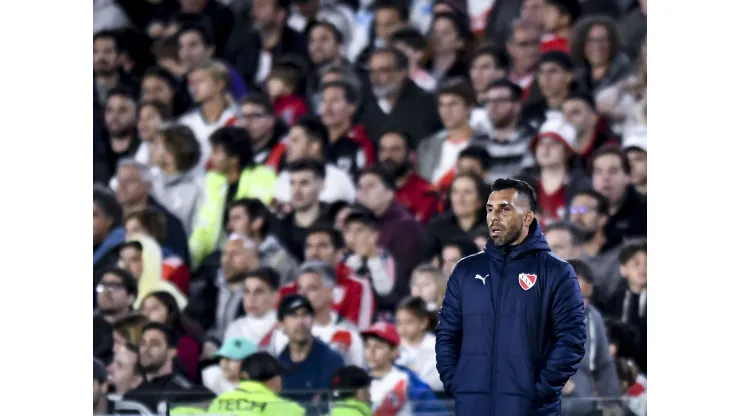 BUENOS AIRES, ARGENTINA - OCTOBER 25: Carlos Tevez coach of Independiente looks on during a match between River Plate and Independiente as part of group A of Copa de la Liga Profesional 2023 at Estadio M·s Monumental Antonio Vespucio Liberti on October 25, 2023 in Buenos Aires, Argentina. (Photo by Marcelo Endelli/Getty Images)
