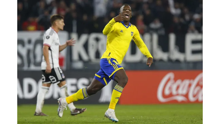 Luis Advíncula después de una excelente temporada, sería renovado por Boca Juniors
