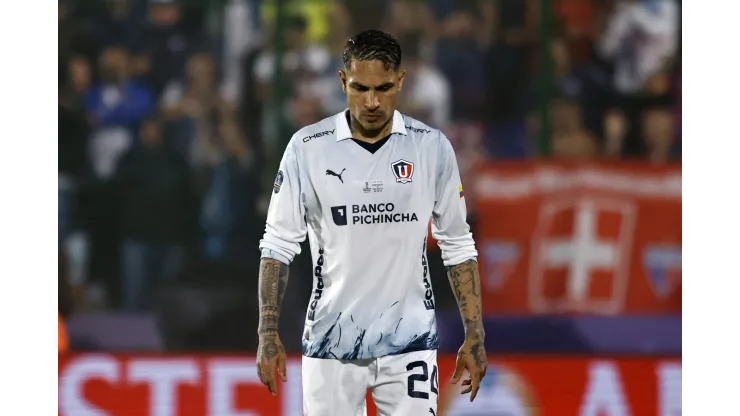 MALDONADO, URUGUAY - OCTOBER 28: Paolo Guerrero of Liga de Quito reacts after missing the team's first penalty in the penalty shoot out after the Copa CONMEBOL Sudamericana 2023 final match between LDU Quito and Fortaleza at Estadio Domingo Burgueño Miguel on October 28, 2023 in Maldonado, Uruguay. (Photo by Ernesto Ryan/Getty Images)
