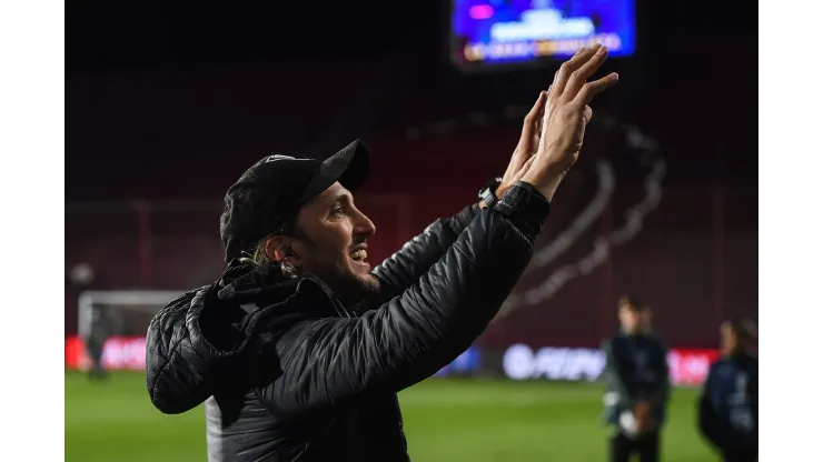 LANUS, ARGENTINA - OCTOBER 04: Luis Zubeldia of Liga Deportiva Universitaria celebrates the victory during a Copa CONMEBOL Sudamericana 2023 match between Defensa y Justicia and Liga Deportiva Universitaria at Estadio Ciudad de Lanus on October 04, 2023 in Lanus, Argentina. (Photo by Marcelo Endelli/Getty Images)
