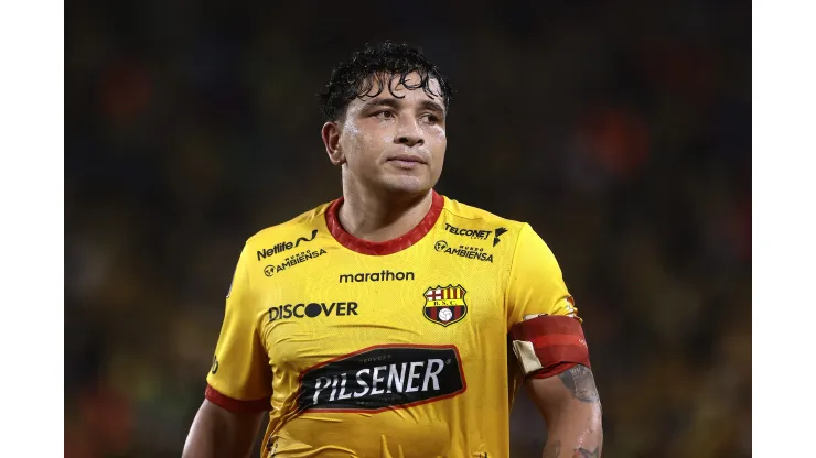 GUAYAQUIL, ECUADOR - MAY 03:  Mario Pineida of Barcelona SC looks on  during a  Copa CONMEBOL Libertadores 2023 Group C match between Barcelona SC and Palmeiras at Estadio Monumental Isidro Romero Carbo on May 03, 2023 in Guayaquil, Ecuador. (Photo by Franklin Jacome/Getty Images)
