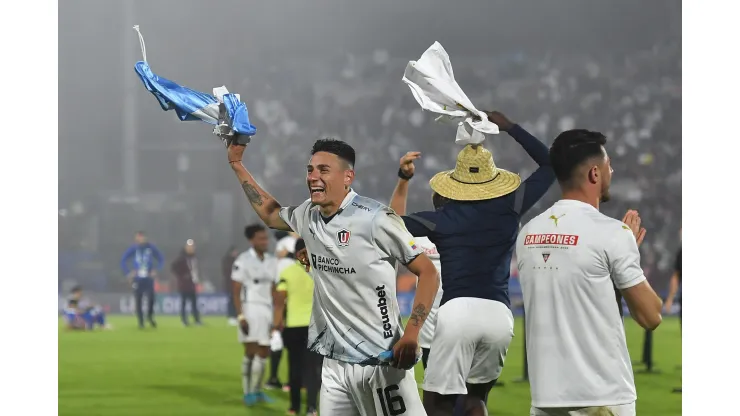 MALDONADO, URUGUAY - OCTOBER 28: Mauricio Martinez of Liga de Quito celebrates after winning in the penalty shoot out after the Copa CONMEBOL Sudamericana 2023 final match between LDU Quito and Fortaleza at Estadio Domingo Burgueño Miguel on October 28, 2023 in Maldonado, Uruguay. (Photo by Marcelo Endelli/Getty Images)
