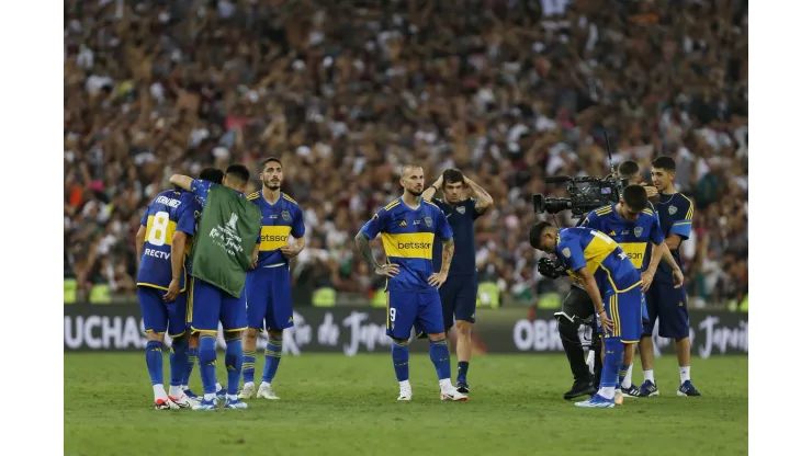 RIO DE JANEIRO, BRAZIL - NOVEMBER 04: Dario Benedetto (C) of Boca Juniors and teammates react after losing the final match of Copa CONMEBOL Libertadores 2023 between Fluminense and Boca Juniors at Maracana Stadium on November 04, 2023 in Rio de Janeiro, Brazil. (Photo by Ricardo Moreira/Getty Images)
