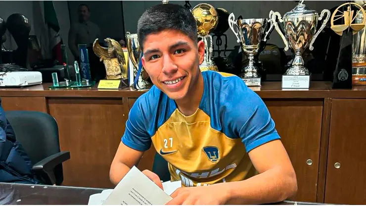 Piero Quispe y Pumas.
