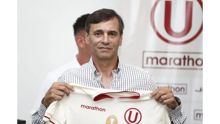 Fabián Bustos llevaría a Universitario a una de sus ex figuras en Ecuador