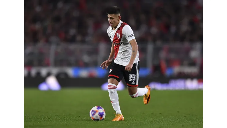 BUENOS AIRES, ARGENTINA - JULY 28: Claudio Echeverri of River Plate drives the ball during the match between River Plate and Racing as part of Liga Profesional 2023 at Estadio M·s Monumental Antonio Vespucio Liberti on July 28, 2023 in Buenos Aires, Argentina. (Photo by Marcelo Endelli/Getty Images)
