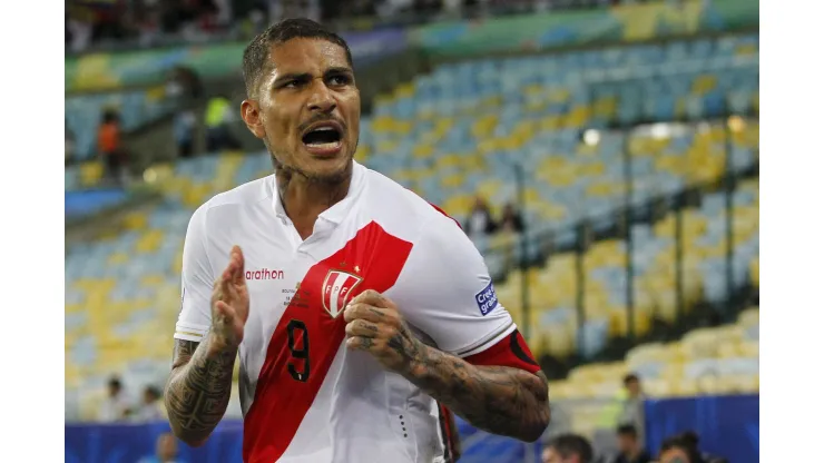 Paolo Guerrero y la César Vallejo
