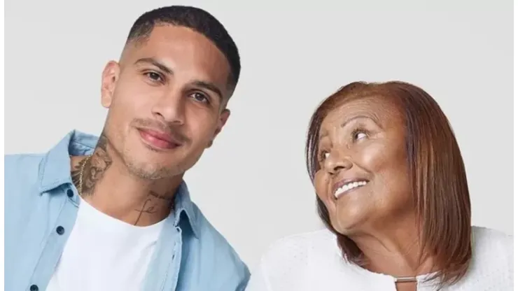 Paolo Guerrero y su madre
