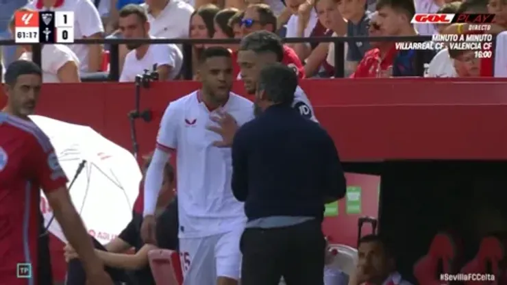 Youssef En-Nesyri y Enrique Sánchez Flores, delantero y entrenador del Sevilla, casi se toman a golpes de puño en el partido con el Real Celta de Vigo.
