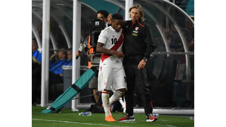 Jefferson Farfán y Ricardo Gareca en la Selección Peruana
