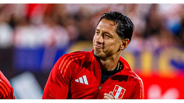 Gianluca Lapadula y Perú.
