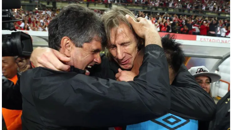 Ricardo Gareca y su mano derecha
