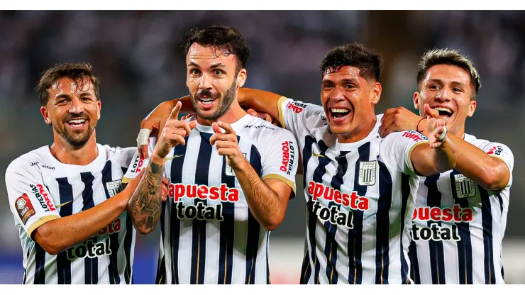 Alianza Lima jugando en la Liga 1 de Perú.
