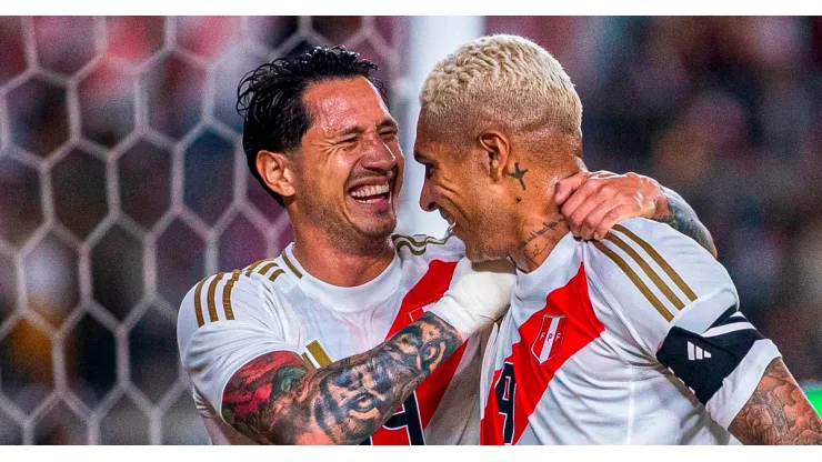 Gianluca Lapadula y Paolo Guerrero en Perú.
