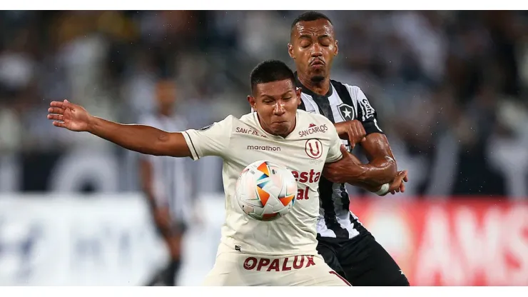 Universitario vs. Botafogo.
