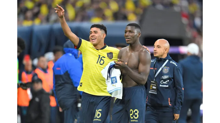 Ecuador's midfielders Kendry Paez (L) and Moises Caicedo celebrate at the end of the 2026 FIFA World Cup South American qualifiers football match between Ecuador and Uruguay, at the Rodrigo Paz Delgado stadium in Quito, on September 12, 2023.  (Photo by Rodrigo BUENDIA / AFP)
