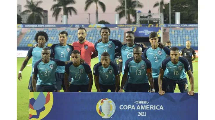 GOIANIA, BRAZIL - JUNE 27: Players of Ecuador pose before a group B match between Brazil and Ecuador  as part of Copa America Brazil 2021 at Estadio Olimpico on June 27, 2021 in Goiania, Brazil. (Photo by Pedro Vilela/Getty Images)
