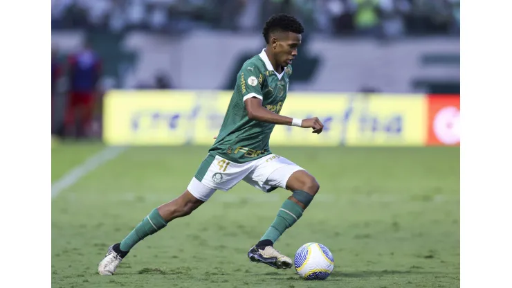 BARUERI, BRAZIL - MAY 12: Estevao of Palmeiras controls the ball during a match between Palmeiras and Atletico Paranaense as part of Brasileirao Series A 2024 at Arena Barueri on May 12, 2024 in Barueri, Brazil. (Photo by Alexandre Schneider/Getty Images)
