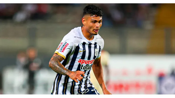 Jeriel De Santis jugando para Alianza Lima.
