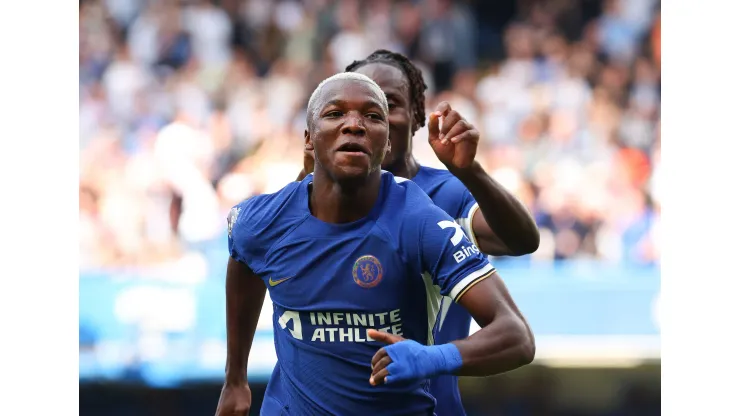 Moisés Caicedo celebrando su primer gol con el Chelsea.
