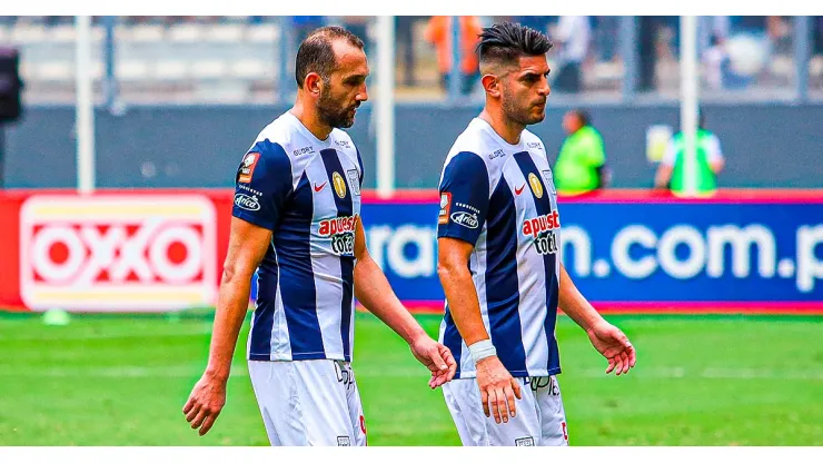 Hernán Barcos y Carlos Zambrano en Alianza Lima.
