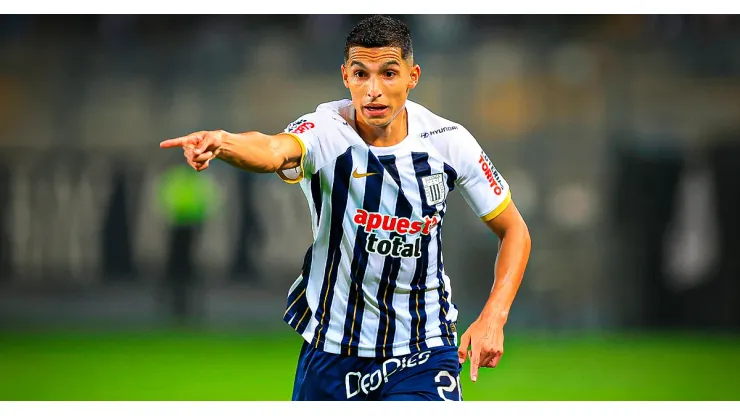 Kevin Serna jugando en Alianza Lima.
