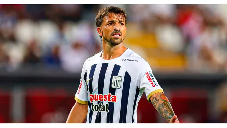 Gabriel Costa jugando para Alianza Lima.
