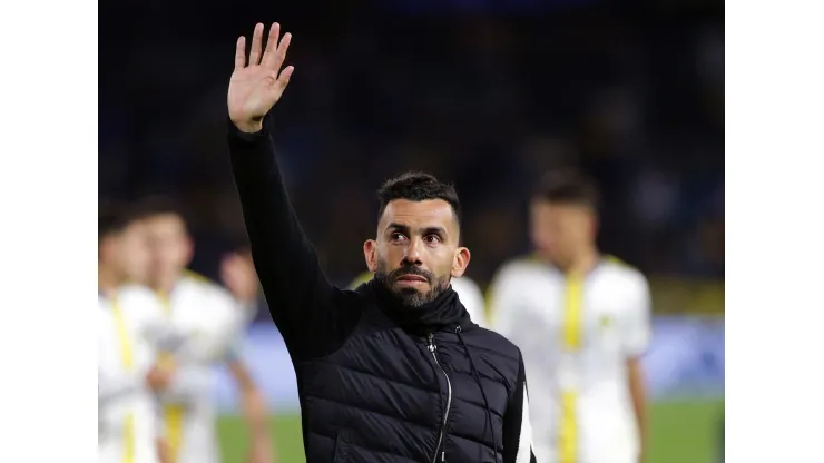 BUENOS AIRES, ARGENTINA - AUGUST 17: Carlos Tevez coach of Rosario Central and former player of Boca Juniors gestures to fans during a Liga Profesional 2022 match between Boca Juniors and Rosario Central at Estadio Alberto J. Armando on August 17, 2022 in Buenos Aires, Argentina. (Photo by Daniel Jayo/Getty Images)
