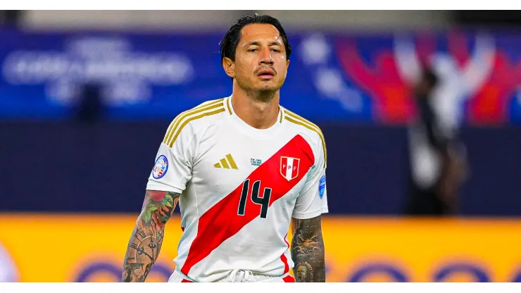 Gianluca Lapadula jugando para Perú en la Copa América 2024.
