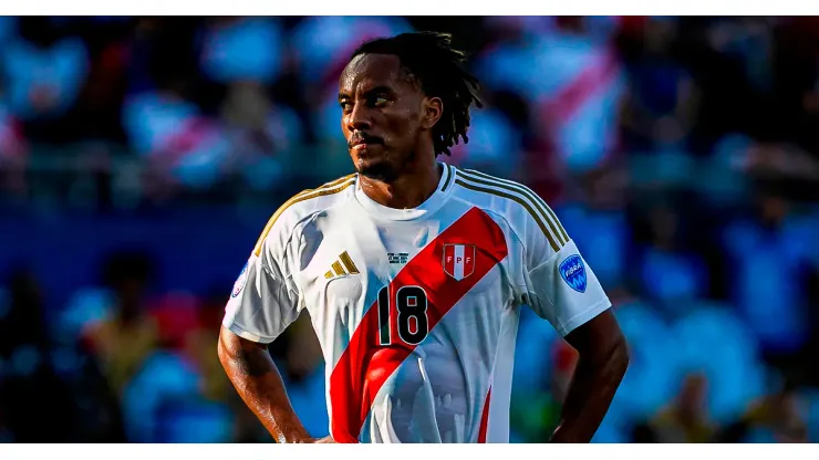 André Carrillo en el Perú vs. Canadá.
