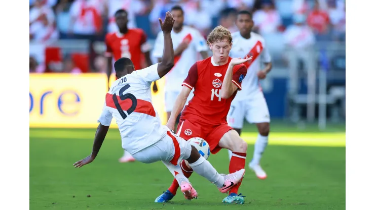 VAR analizó de esta forma la tarjeta roja de Miguel Araujo
