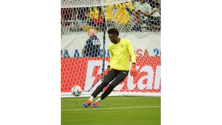 Alexander Domínguez calentando para el partido de Ecuador. 
