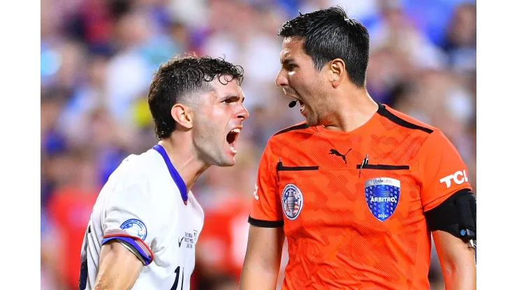 Árbitro peruano le negó saludo a crack en Copa América
